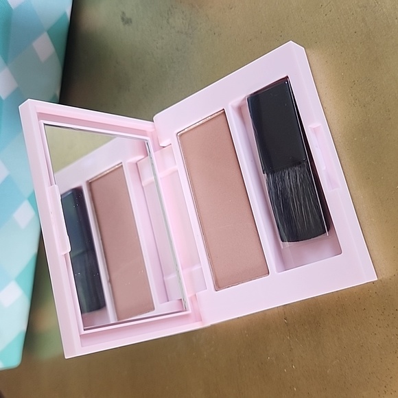 NWT Estee Lauder 4 piece makeup set - Picture 2 of 7